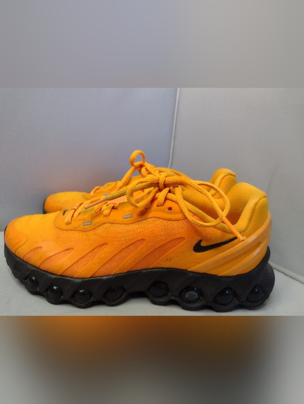 Nike Air Max DN8 Men’s Low Top Sneakers Orange Sundial 6.5 Shoes AA